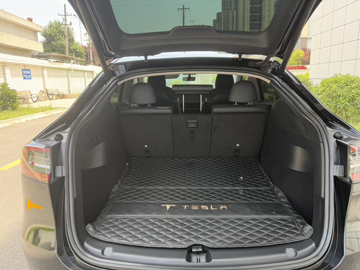 Tesla Model Y: фотография 18 из 21