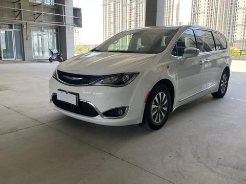 Chrysler Pacifica PHEV (Import)
