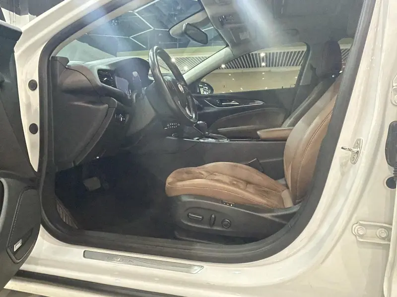 Buick Regal 28 T Premium — фото 10