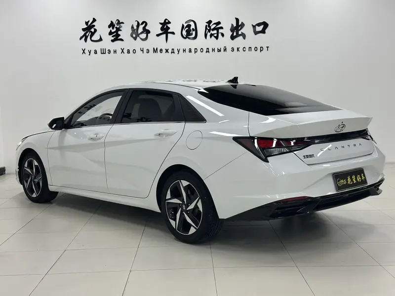 Hyundai Elantra — фото 4