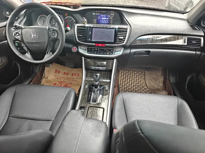 Honda Accord — фото 8