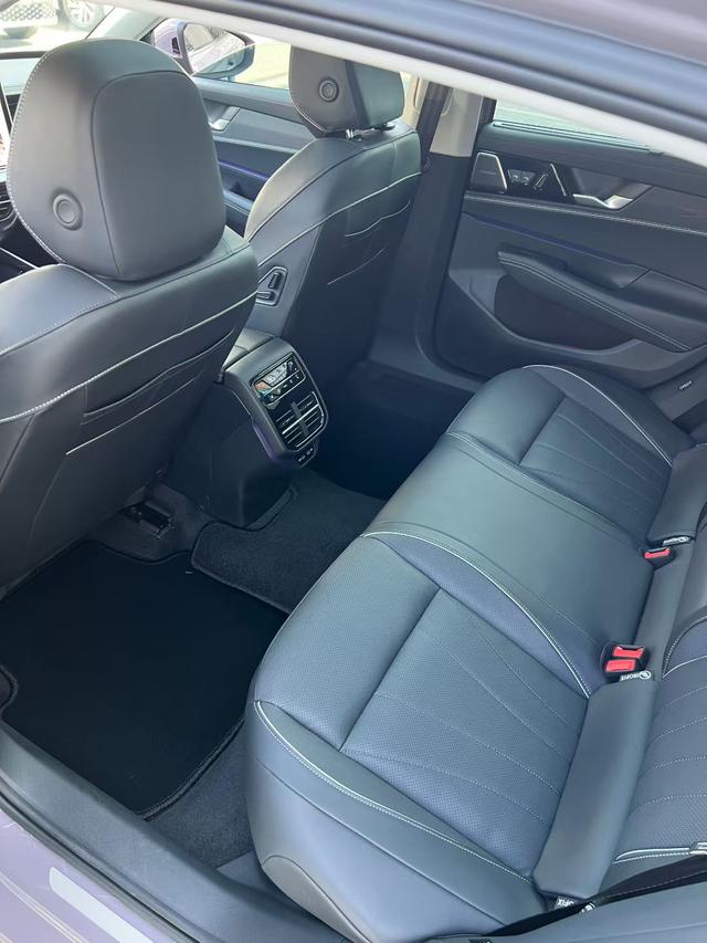 Volkswagen Passat 2024 Серебристо-серый из Китая, фото 5
