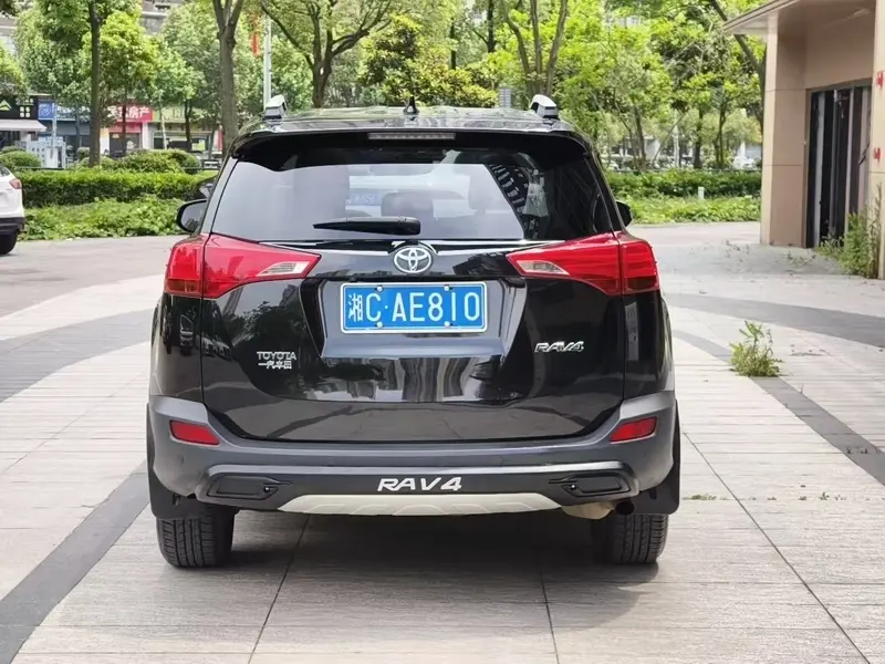 Toyota RAV4 — фото 5