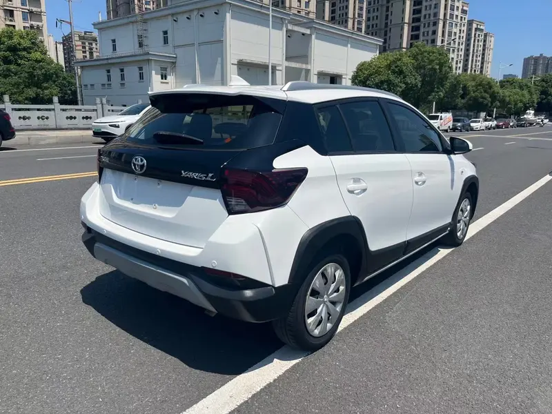 Toyota Yaris L — фото 6