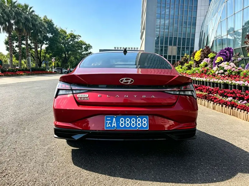 Hyundai Elantra — фото 5