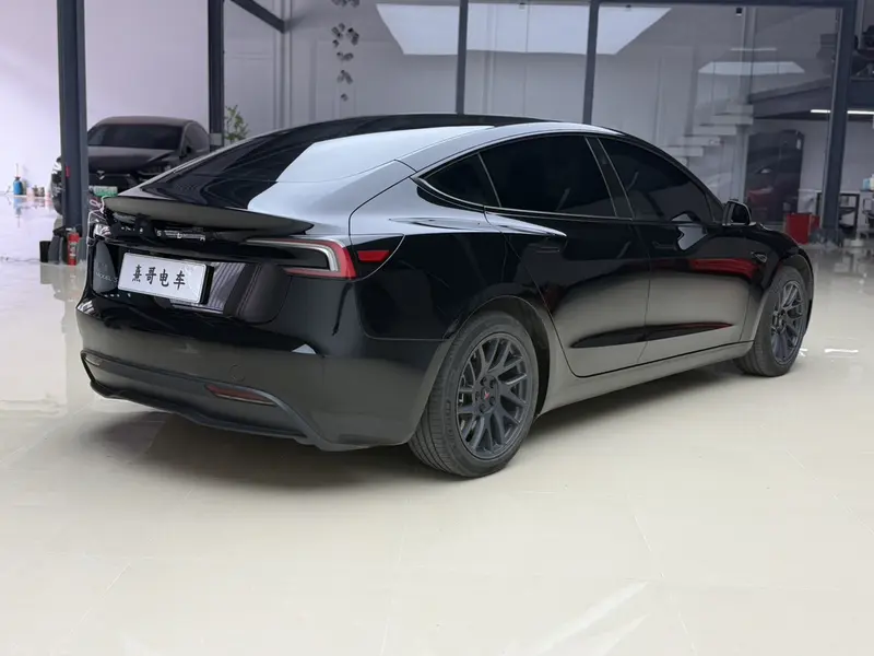 Tesla Model 3 — фото 7