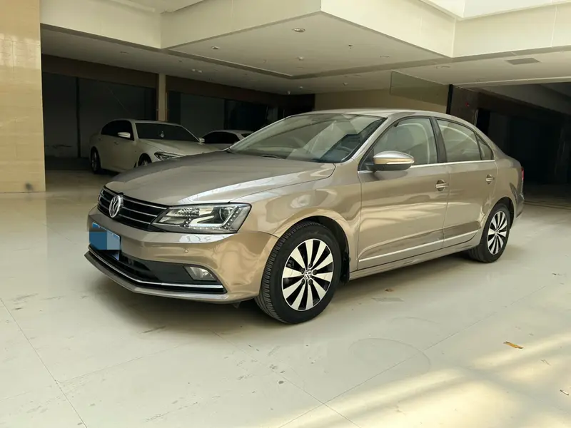 Volkswagen Sagitar 230 TSI AT Luxury