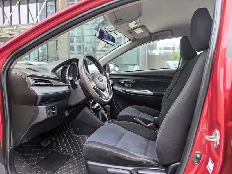 Toyota Yaris L — фото 12