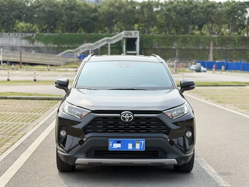 Toyota RAV4 — фото 2