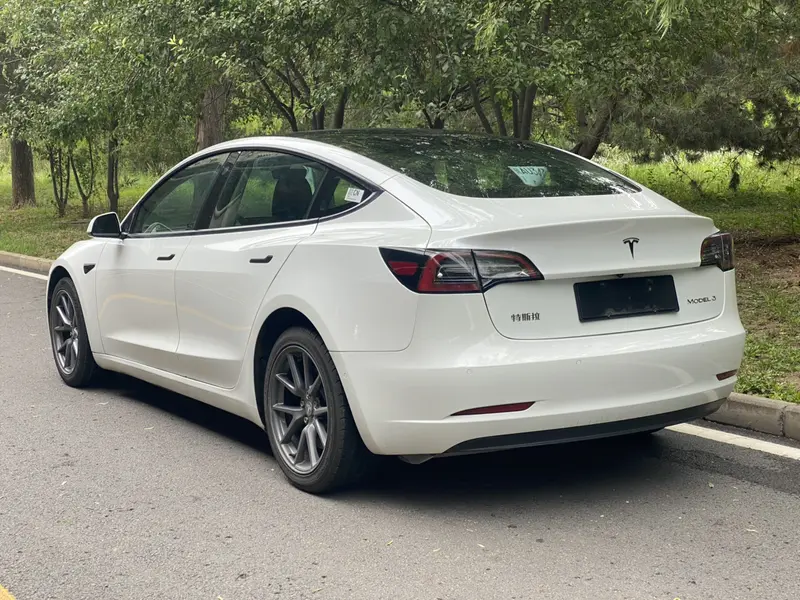 Tesla Model 3 — фото 4