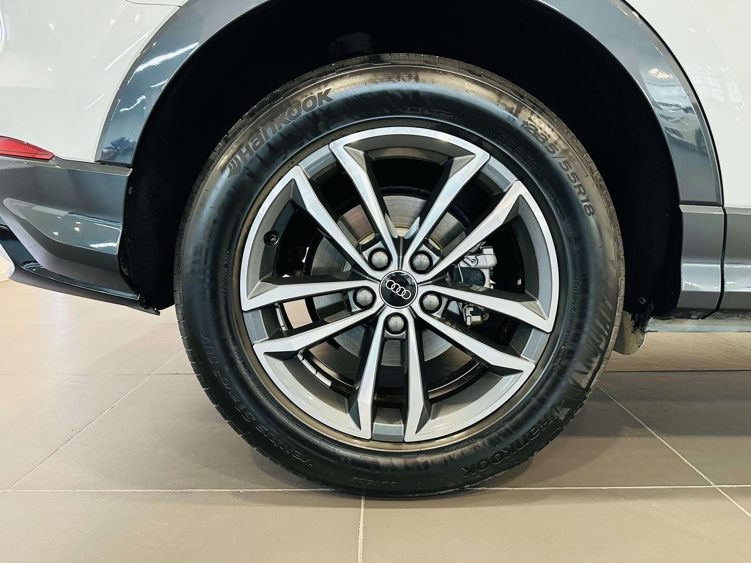 Audi Q3: фотография 15 из 16