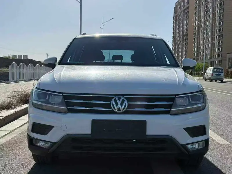 Volkswagen Tiguan L — фото 2