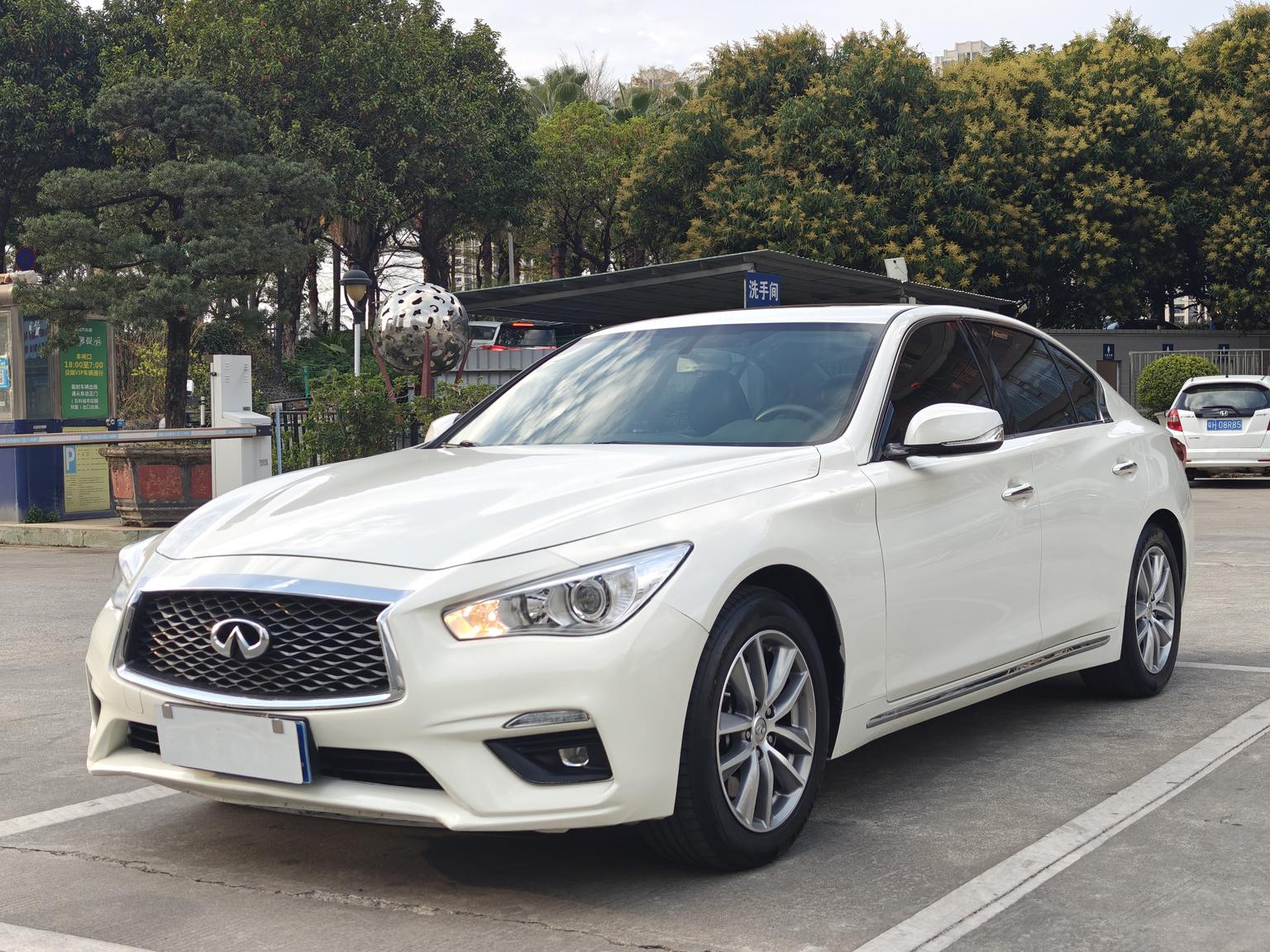 Infiniti Q50L