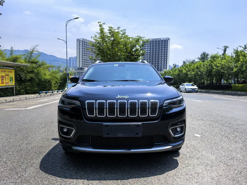 Jeep Cherokee — фото 2