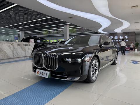 BMW i7