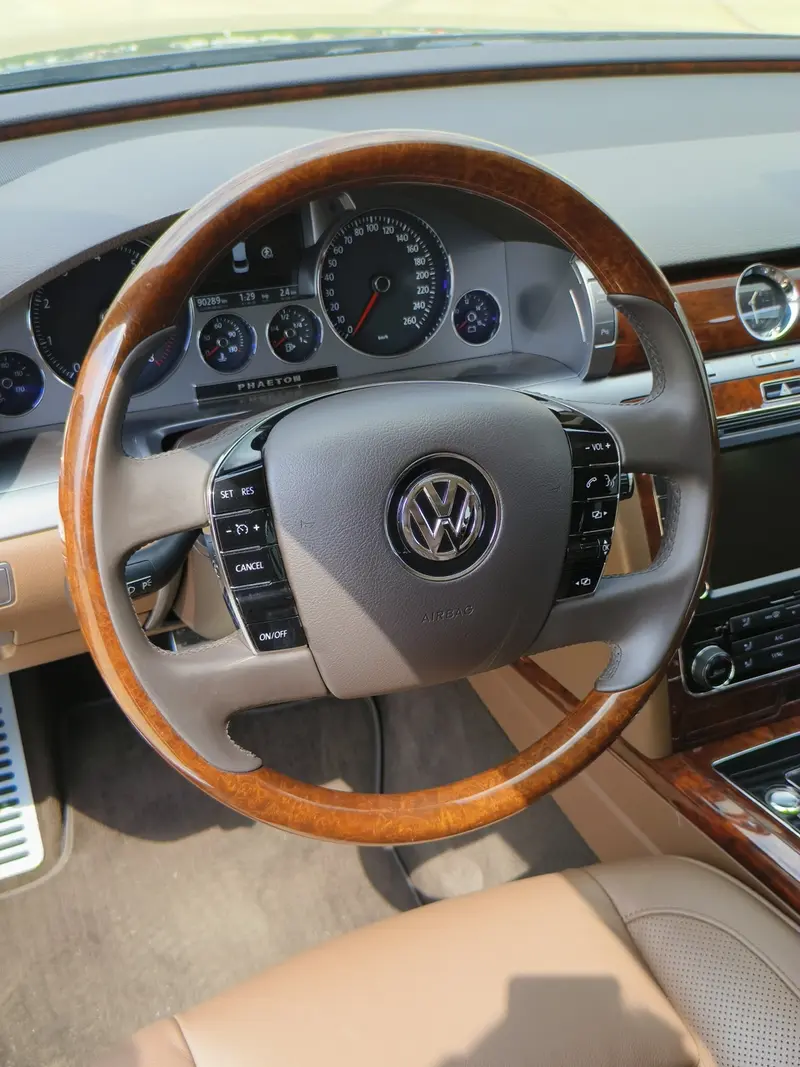 Volkswagen Phaeton — фото 12