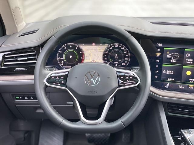 Volkswagen Touareg 2022 Темно-серый из Китая, фото 3