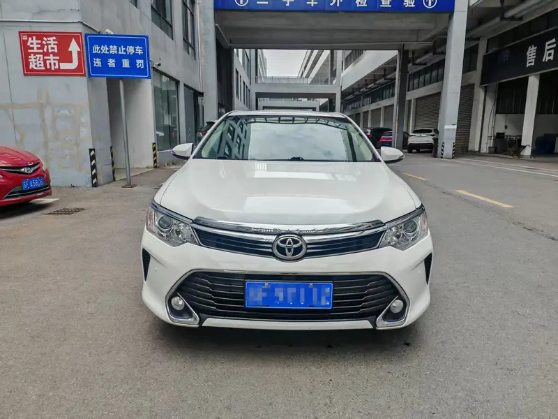Toyota Camry — фото 2