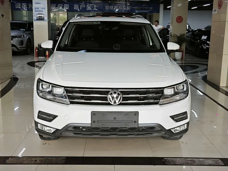 Volkswagen Tiguan L — фото 2
