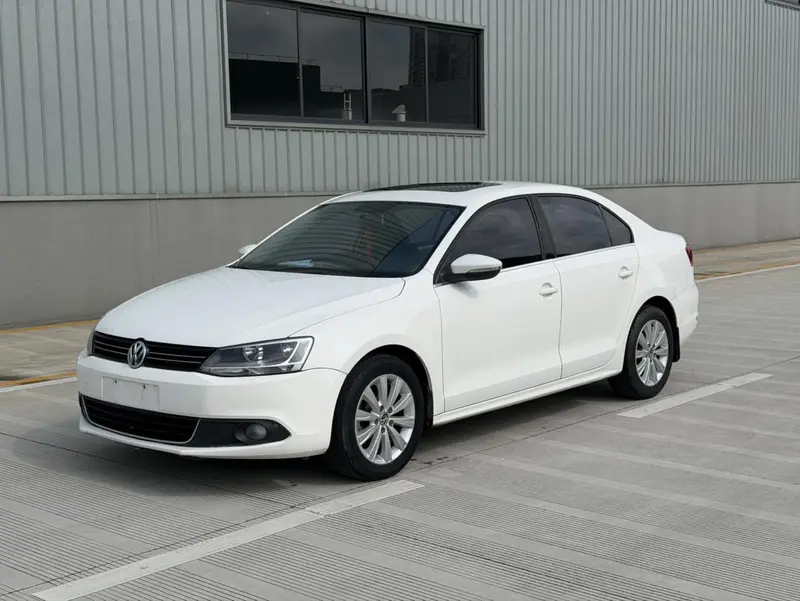 Volkswagen Sagitar 1.6 L AT Comfort