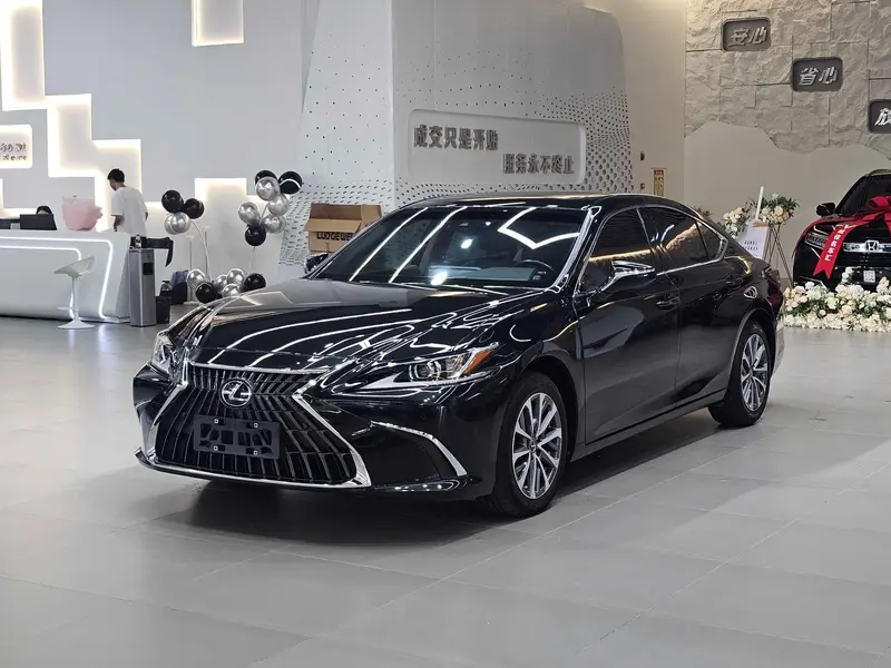 Lexus ES — фото 1