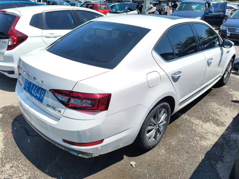Skoda Octavia — фото 6