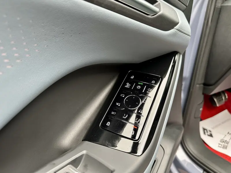 Audi Q6L e-tron — фото 13