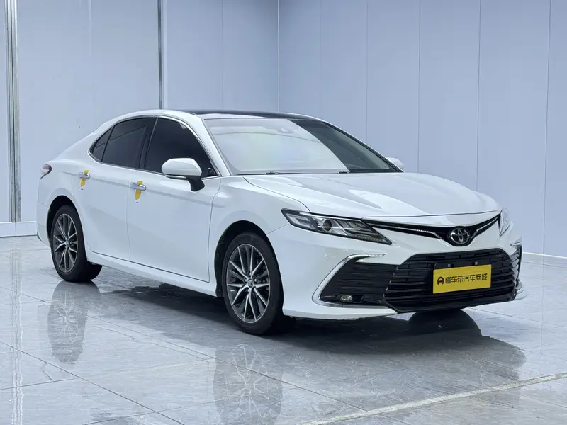 Toyota Camry — фото 3