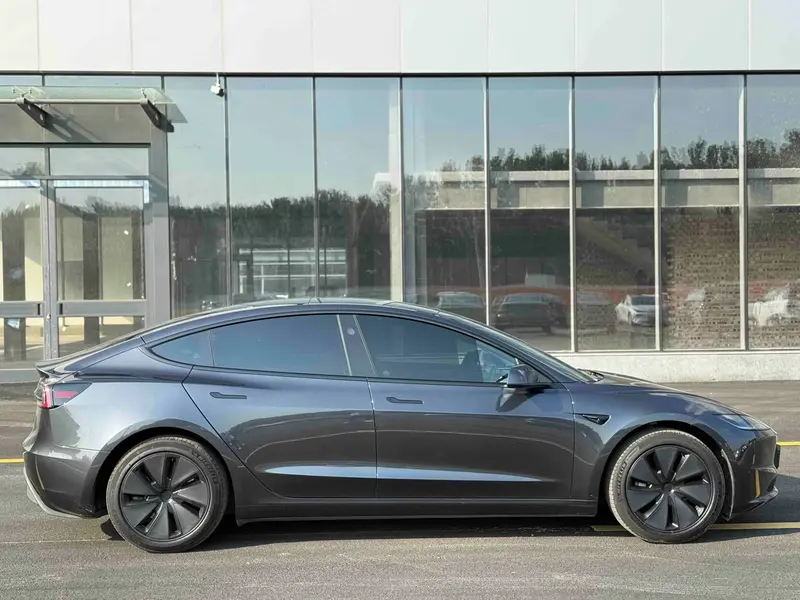 Tesla Model 3 — фото 8