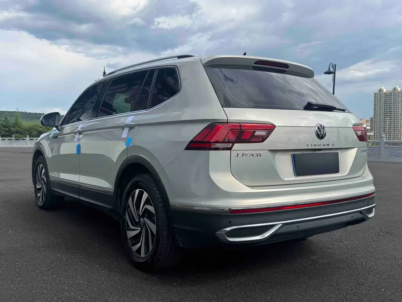 Volkswagen Tiguan L — фото 4