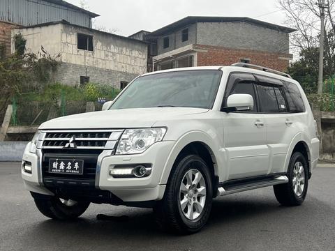 Mitsubishi Pajero (Import)