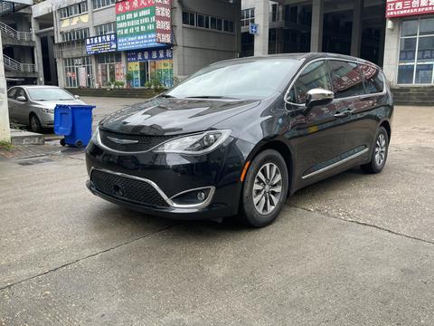 Chrysler Pacifica PHEV (Import)