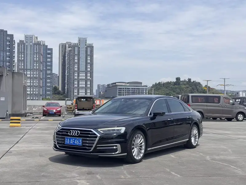 Audi A8 — фото 1