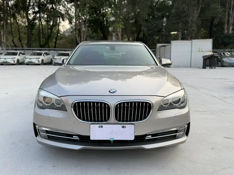 BMW 7 Series — фото 2