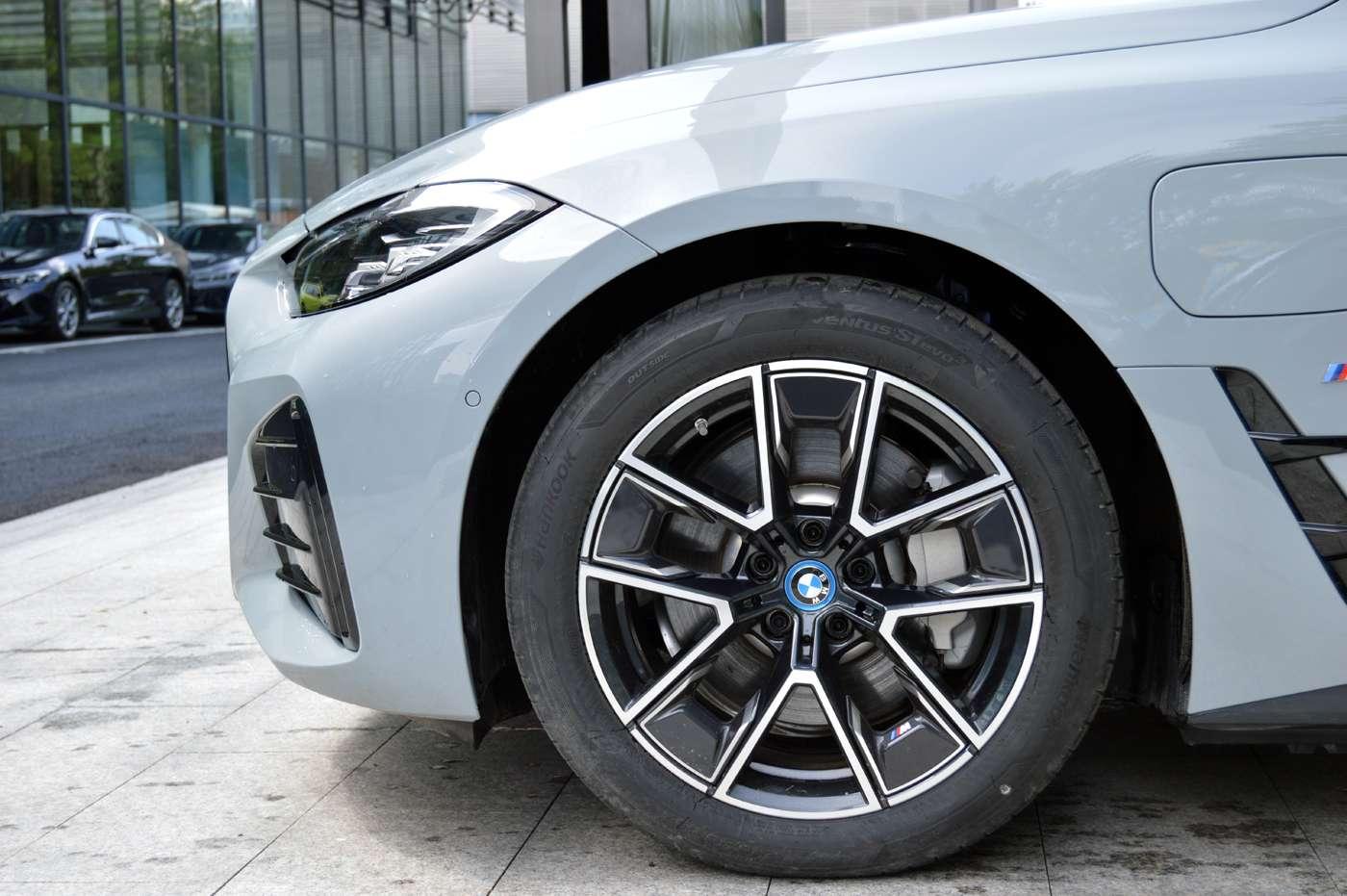 BMW i4: фотография 12 из 14
