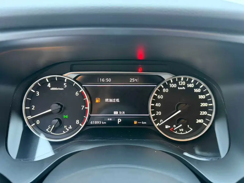Nissan Qashqai 1.3T люкс — фото 8