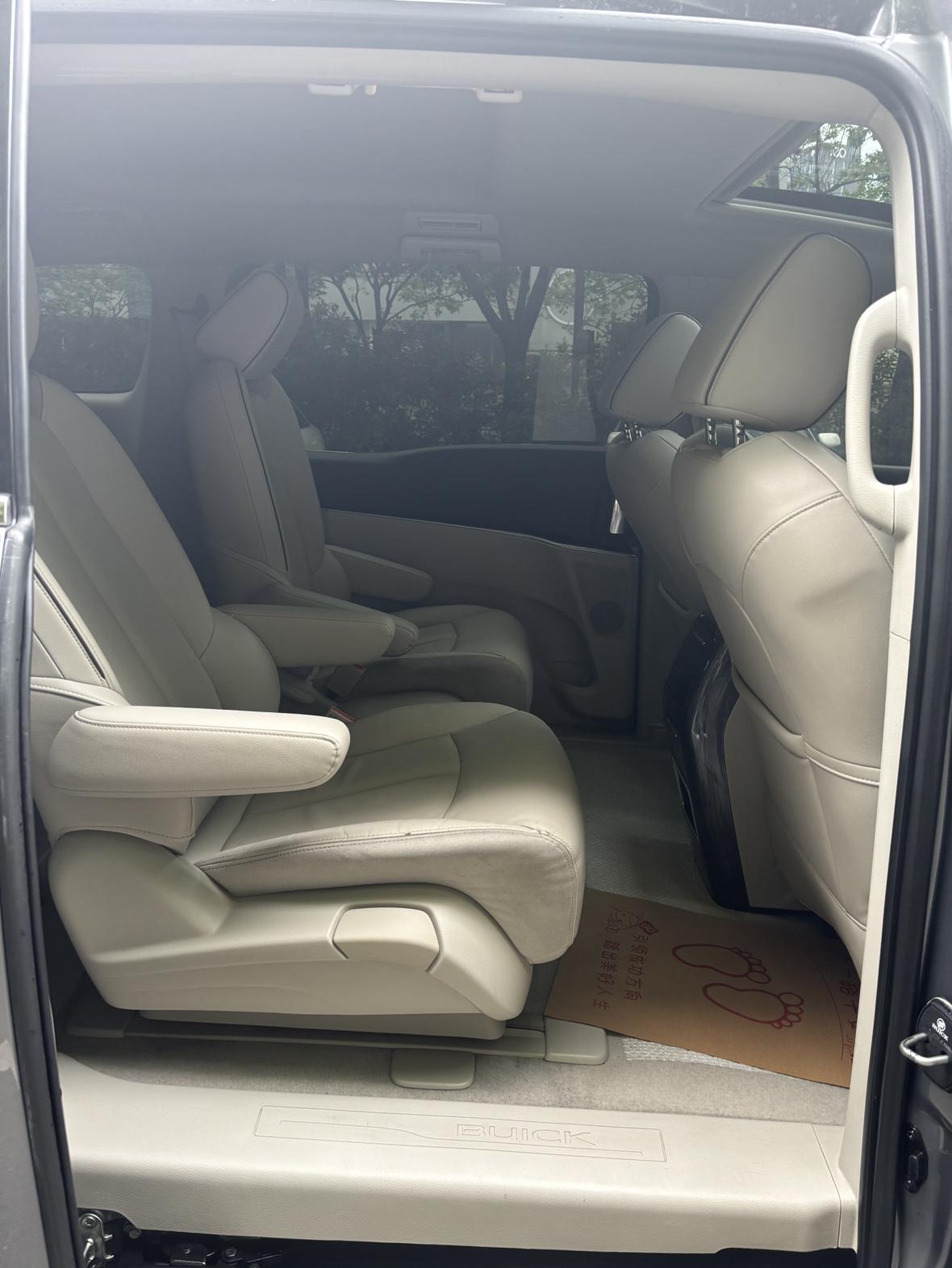 Buick GL8: фотография 18 из 19