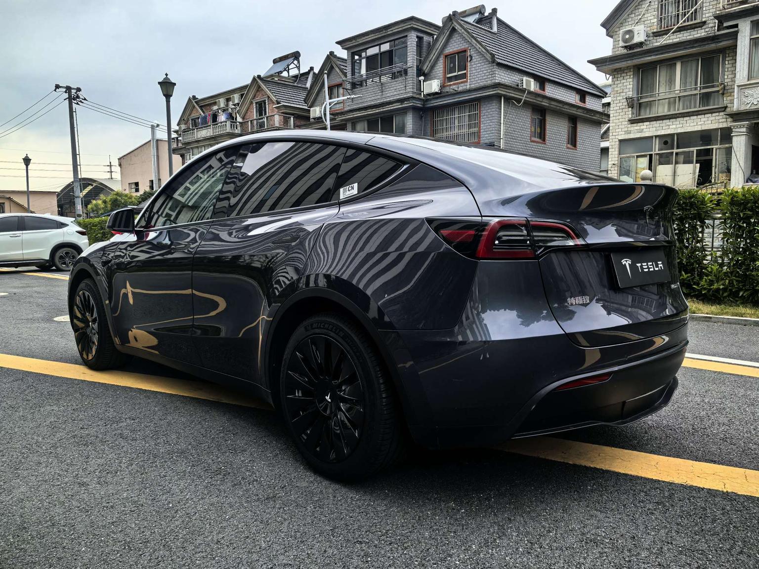 Tesla Model Y: фотография 8 из 18