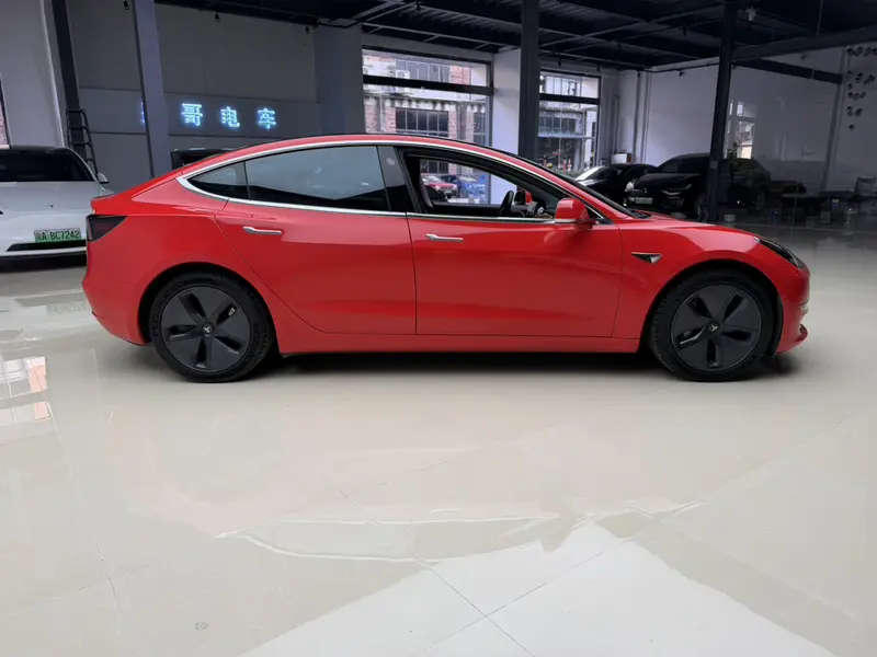 Tesla Model 3 — фото 8