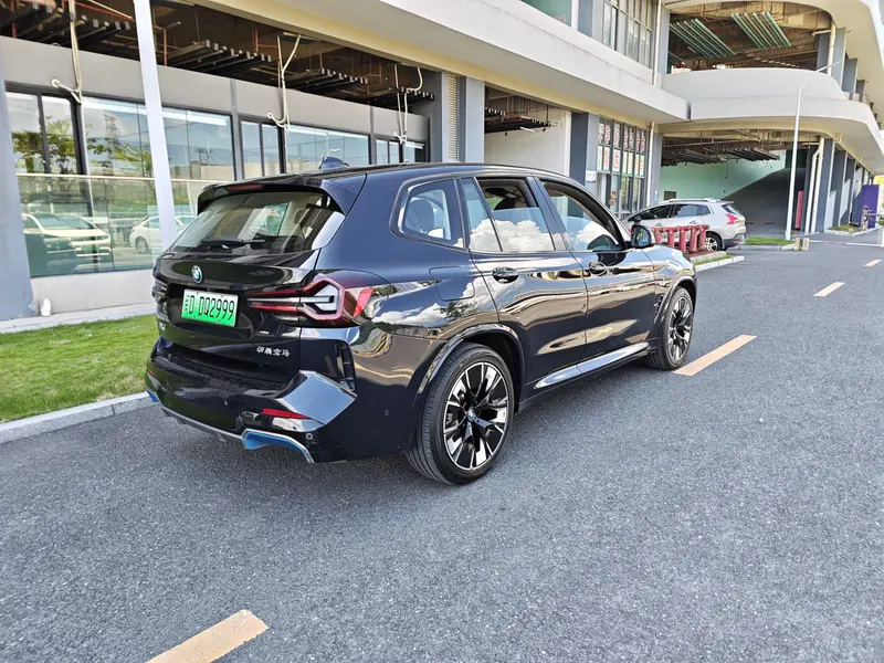 BMW iX3 — фото 5