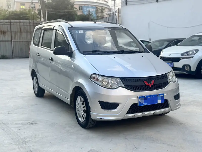Wuling Hongguang — фото 3