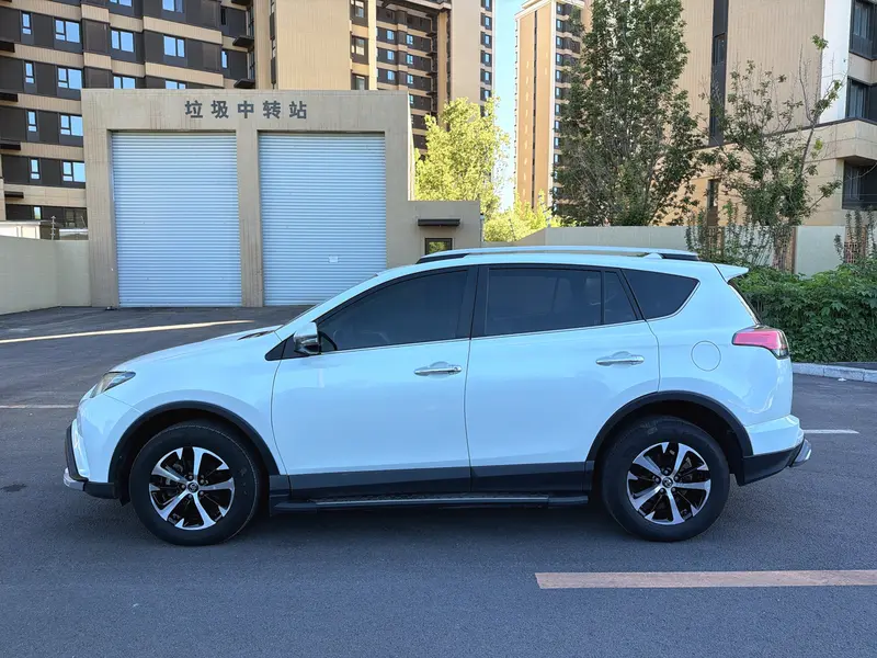Toyota RAV4 — фото 4
