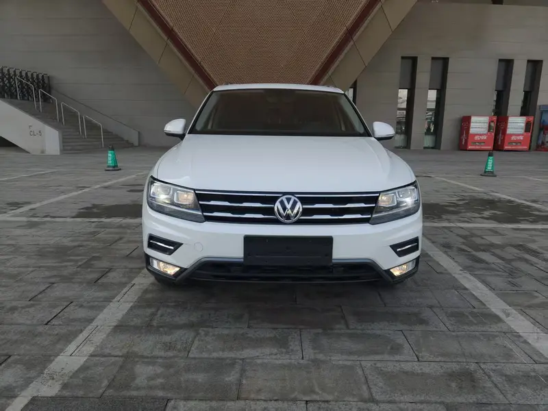 Volkswagen Tiguan L — фото 2
