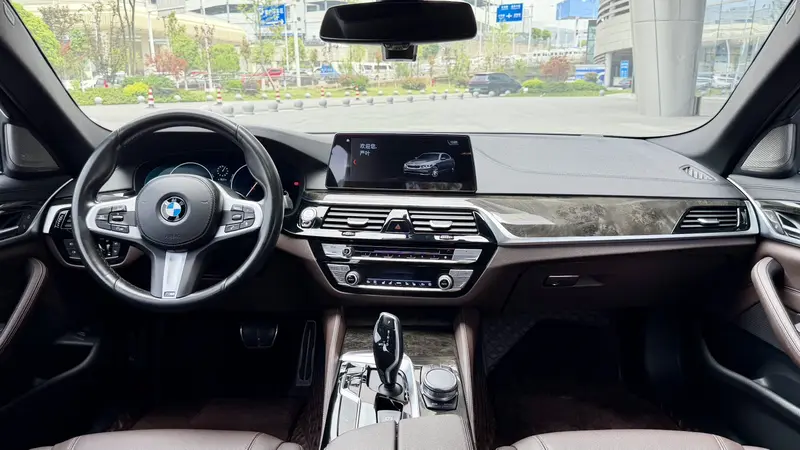 BMW 5 Series — фото 12