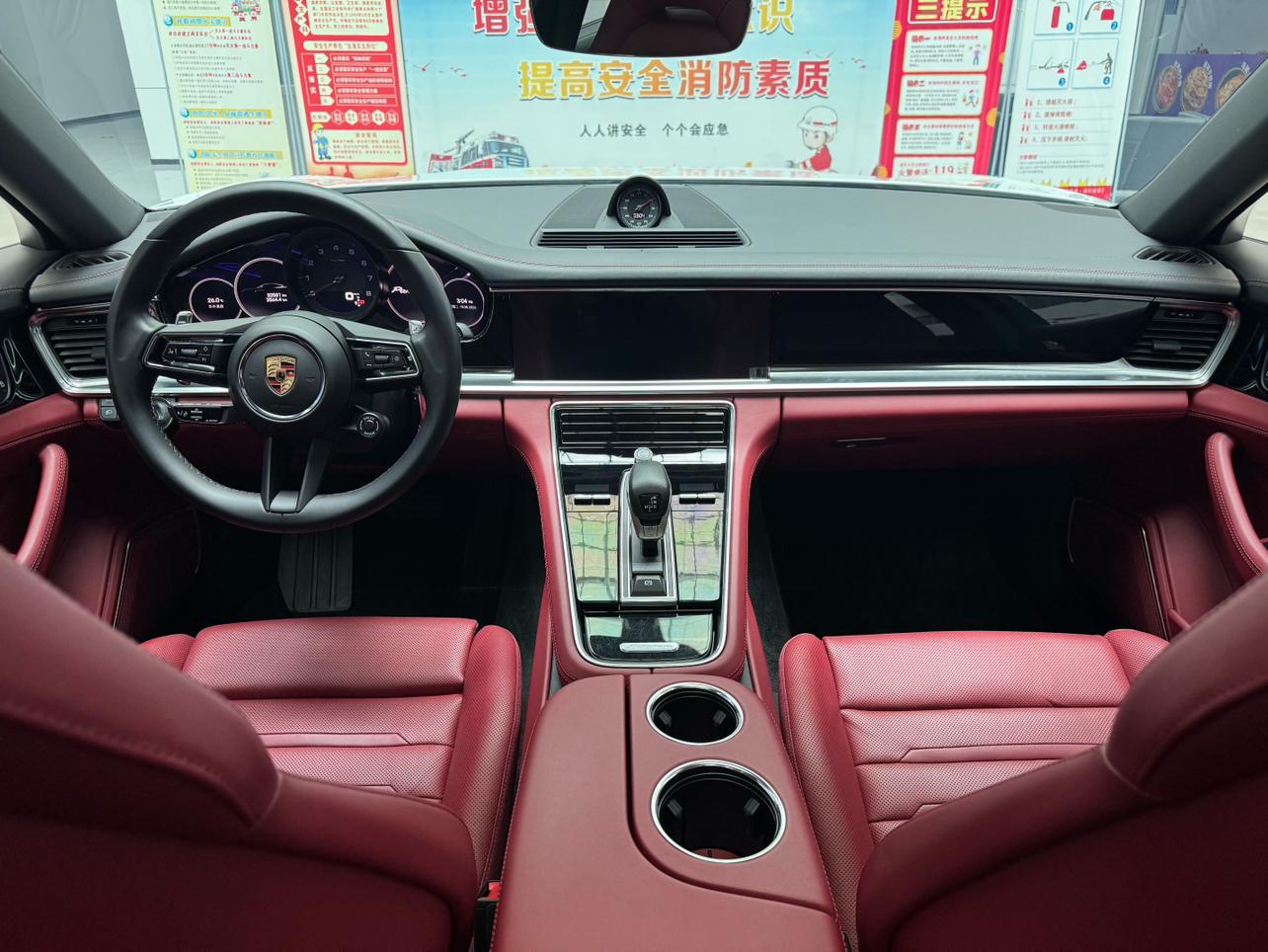 Porsche Panamera: фотография 10 из 13