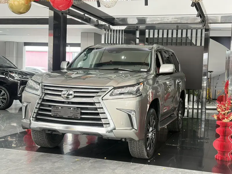 Lexus LX — фото 1