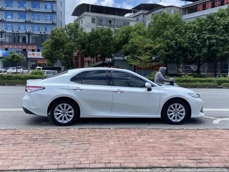 Toyota Camry — фото 7