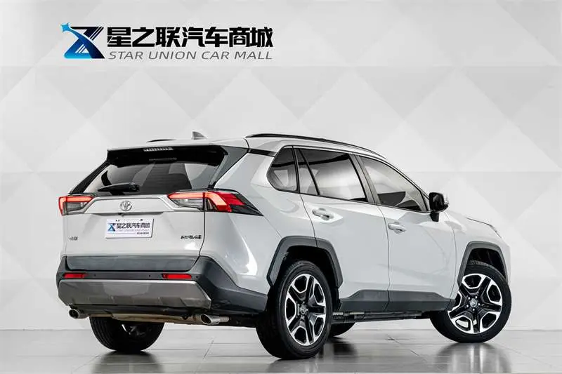 Toyota RAV4 — фото 3