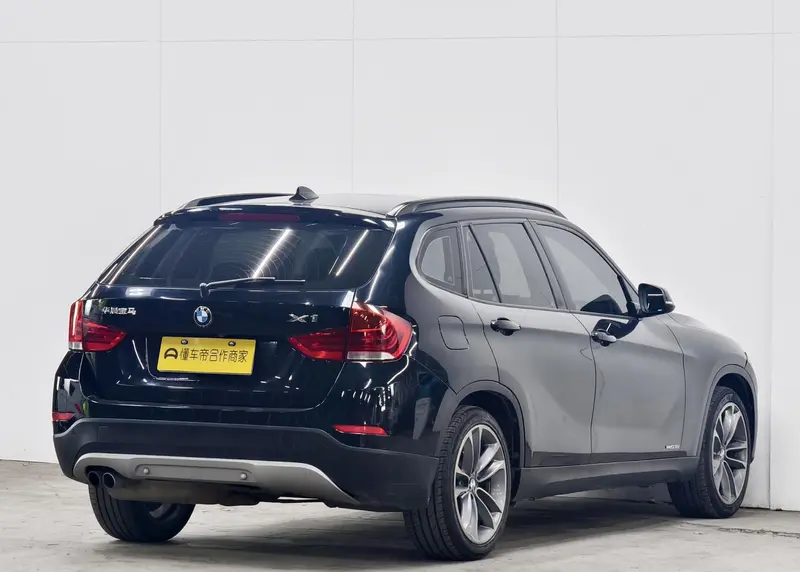 BMW X1 sDrive18i — фото 7