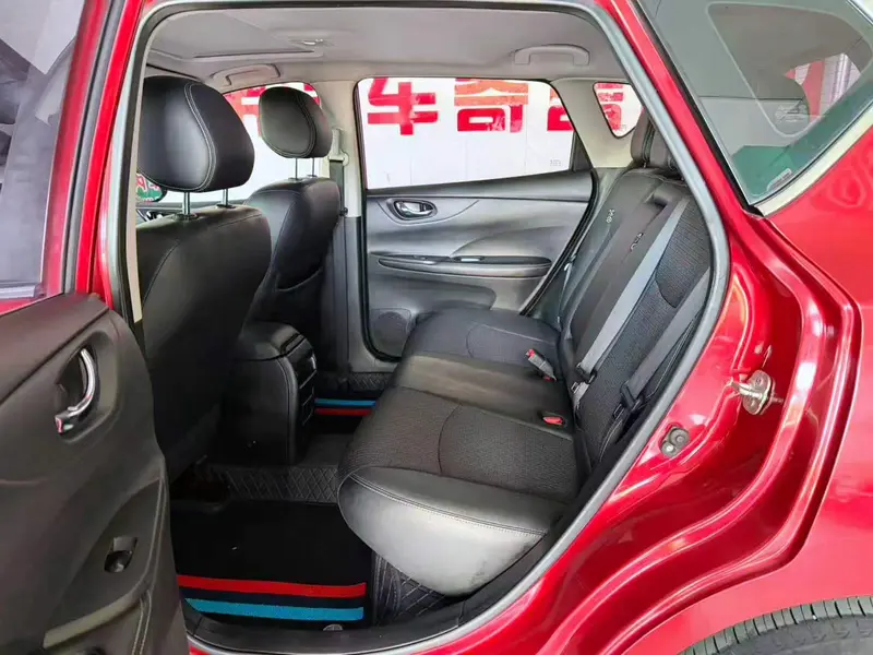 Nissan Tiida — фото 12
